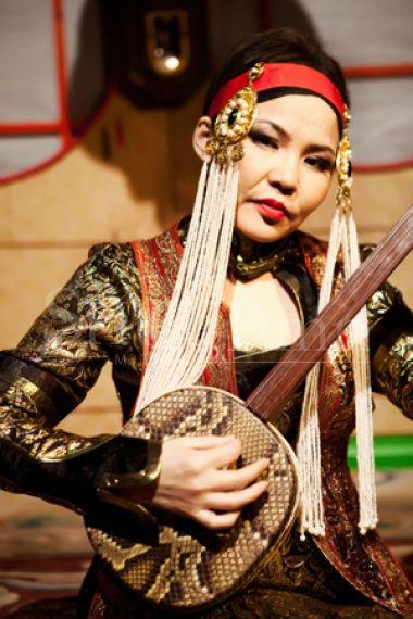 Монгол туургатны дуулаачийн наадмын шүүгчээр Ж.Алтанцэцэгийг урьжээ